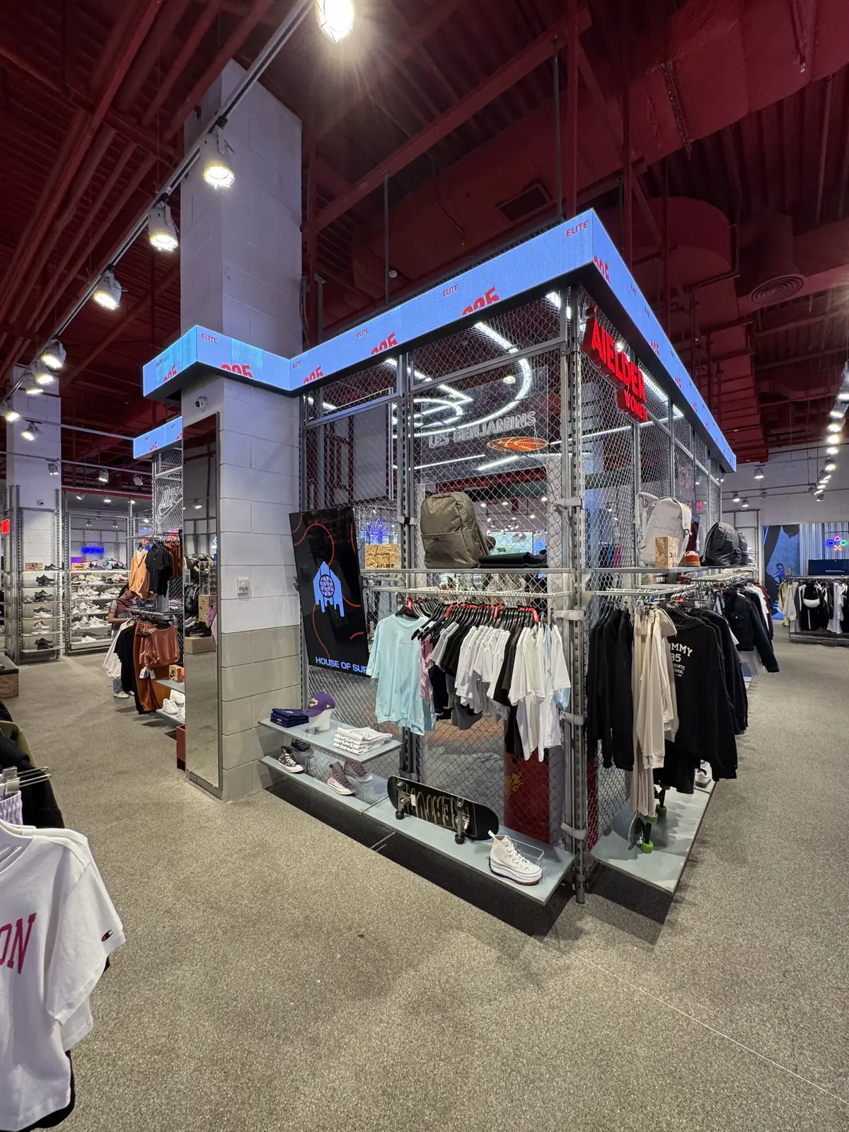 LED-оформление SuperStep в ТРЦ MEGA