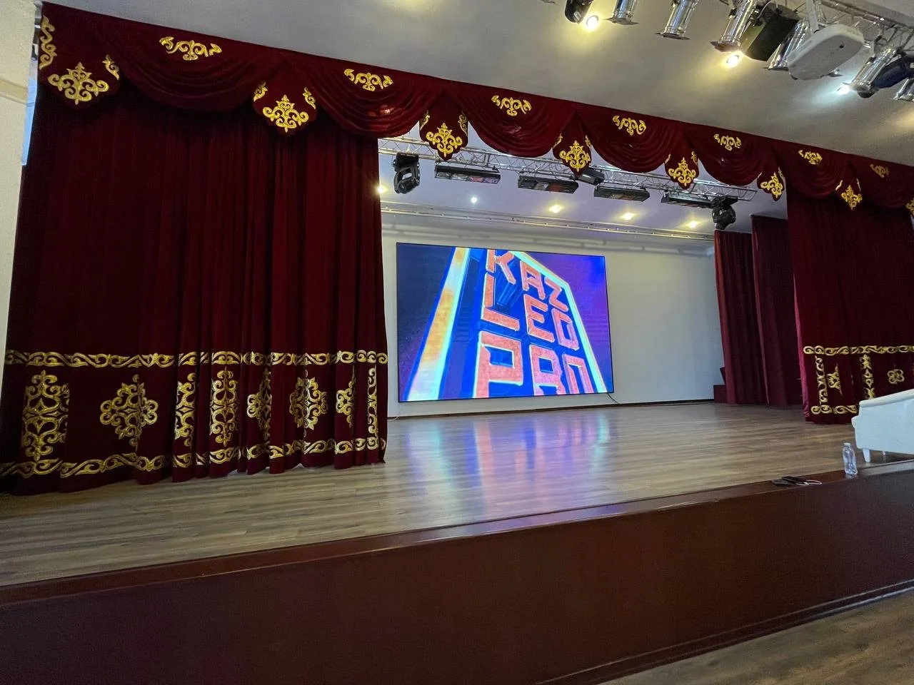 LED экран в Академии логистики и транспорта