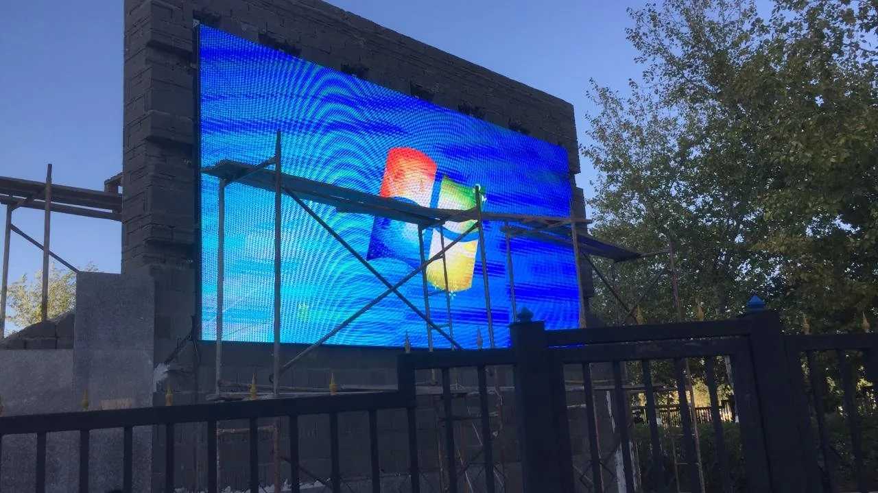 LED экран в университете им. К. Жубанова, Актобе