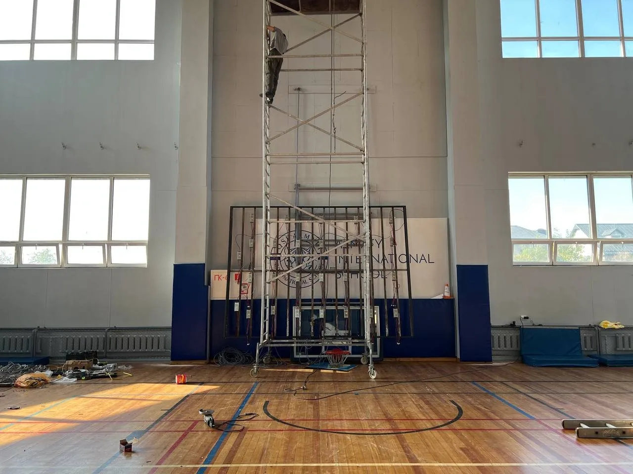 LED экран в Almaty International School