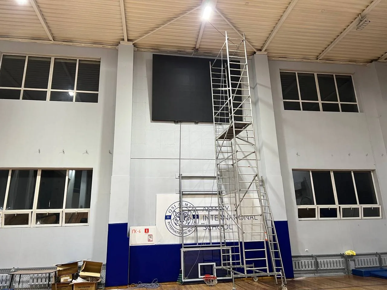 LED экран в Almaty International School