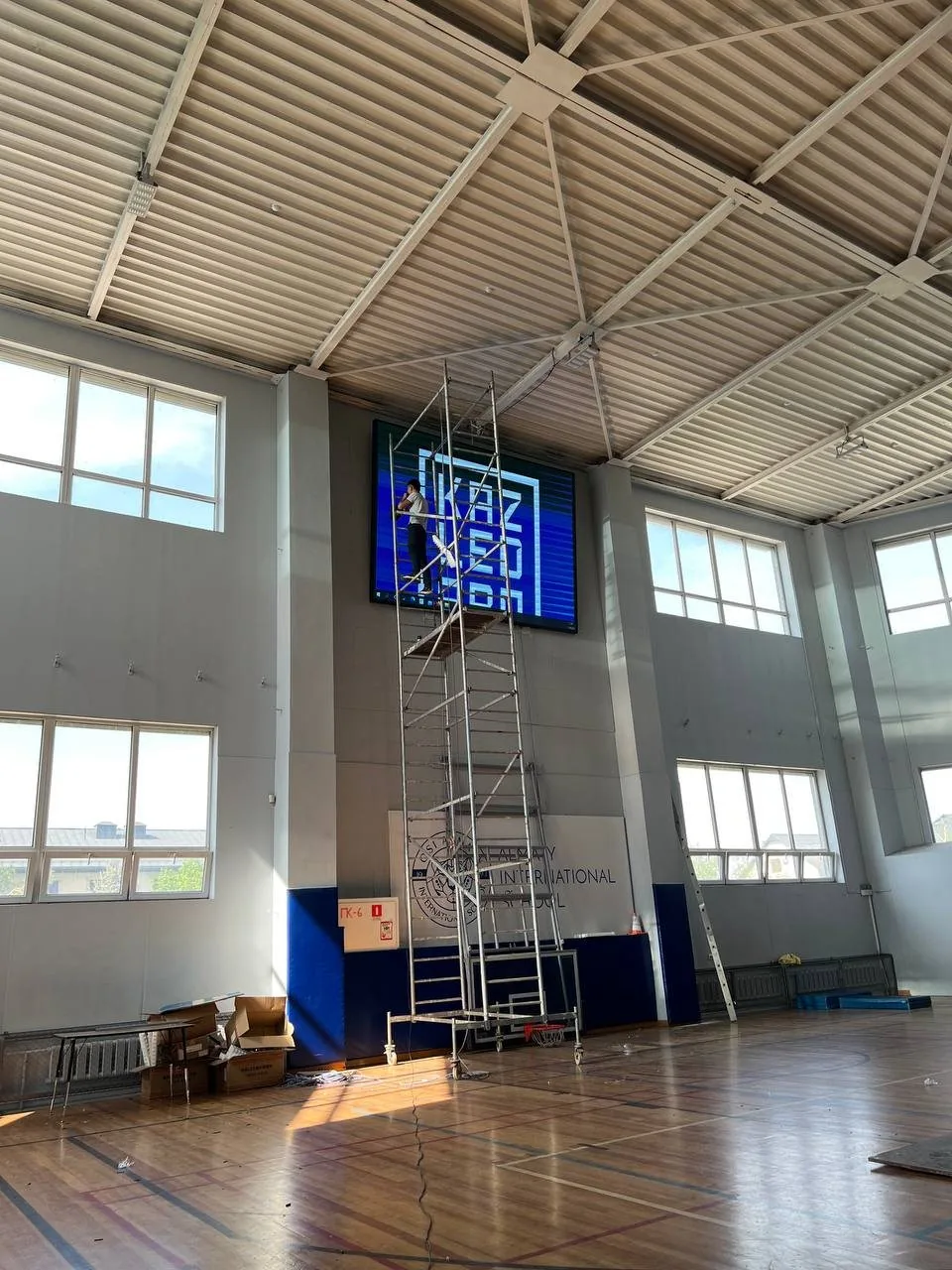 LED экран в Almaty International School
