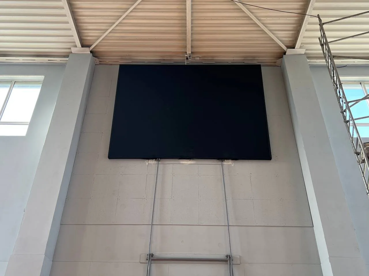 LED экран в Almaty International School