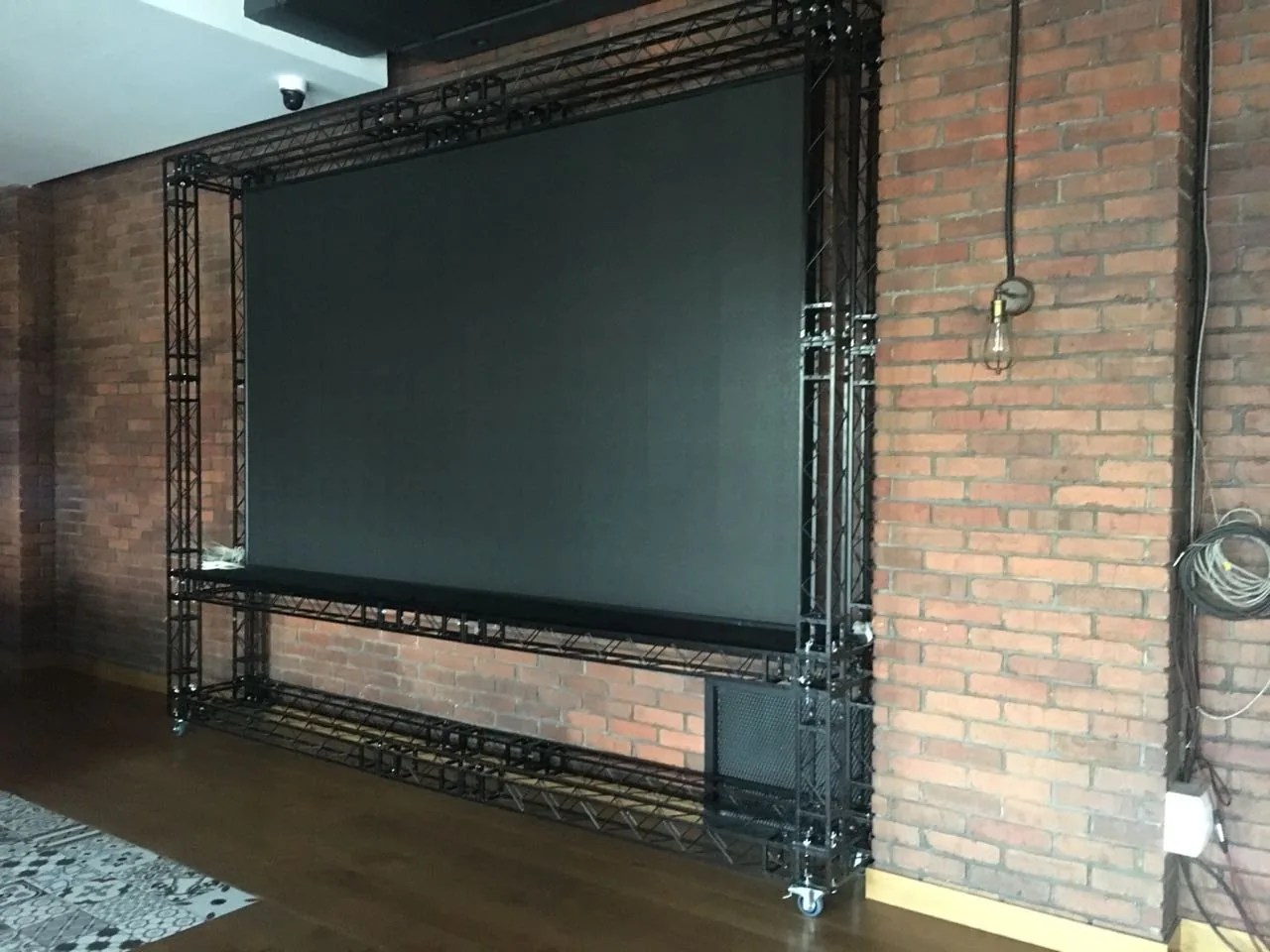 LED экран в банкетном зале «Eleven Hotel & Hall»