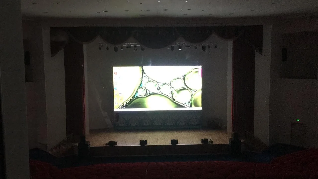 LED экран в ДДЮ Караганда