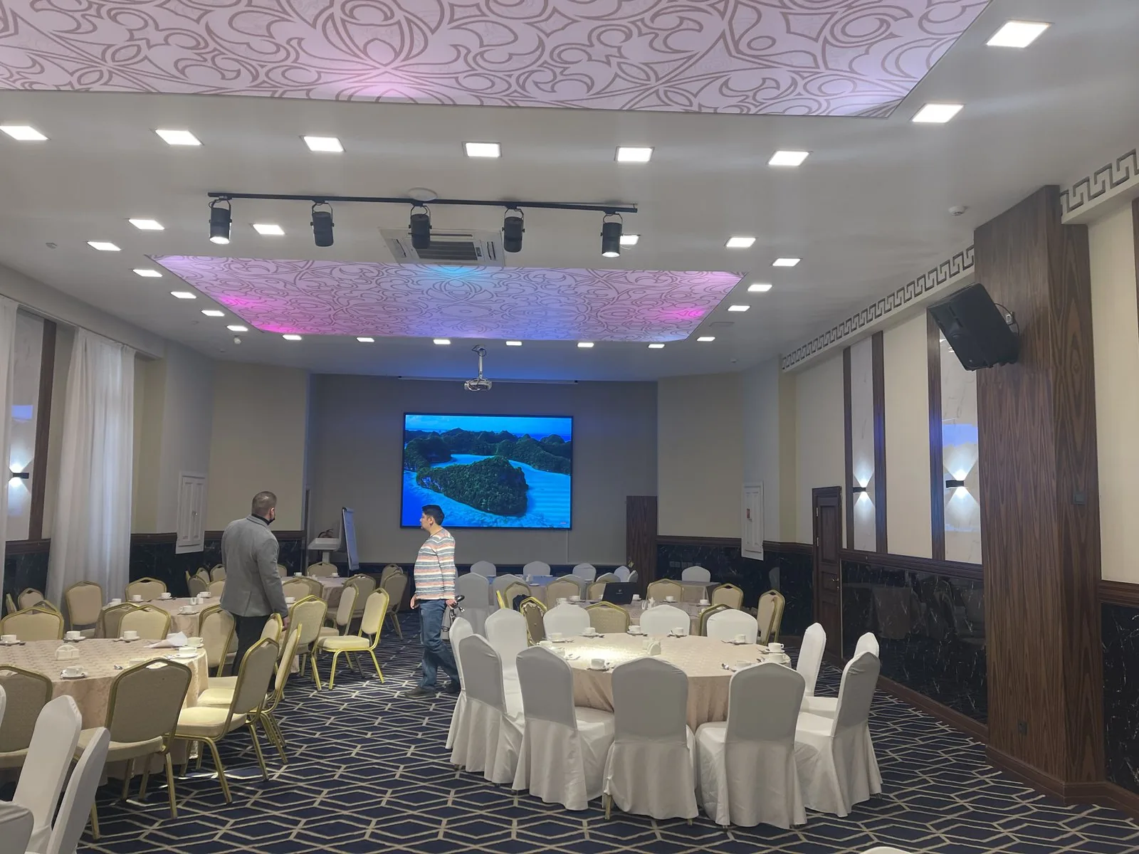 LED экран в гостинице «Казахстан»