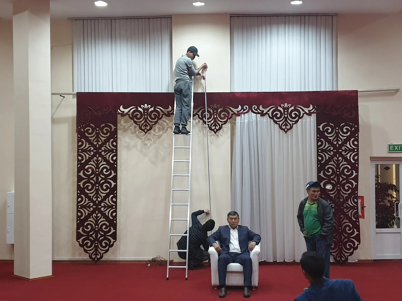Два LED-экрана для университета Нур-Мубарак