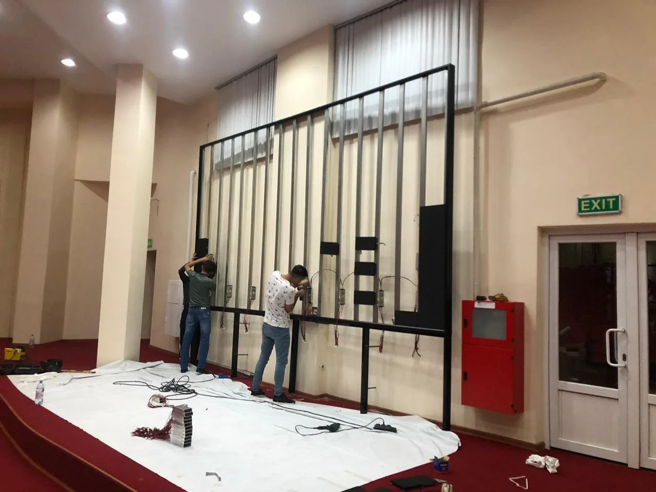 Два LED-экрана для университета Нур-Мубарак