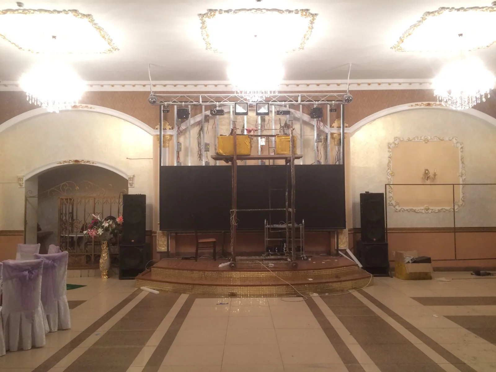 LED экран в ресторане, Семей