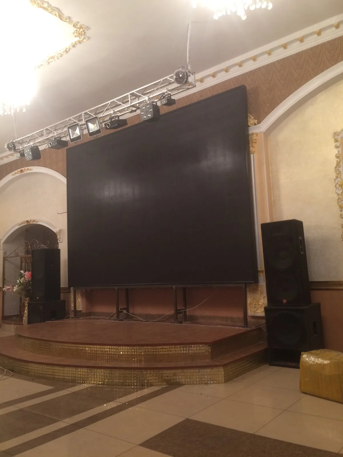 LED экран в ресторане, Семей