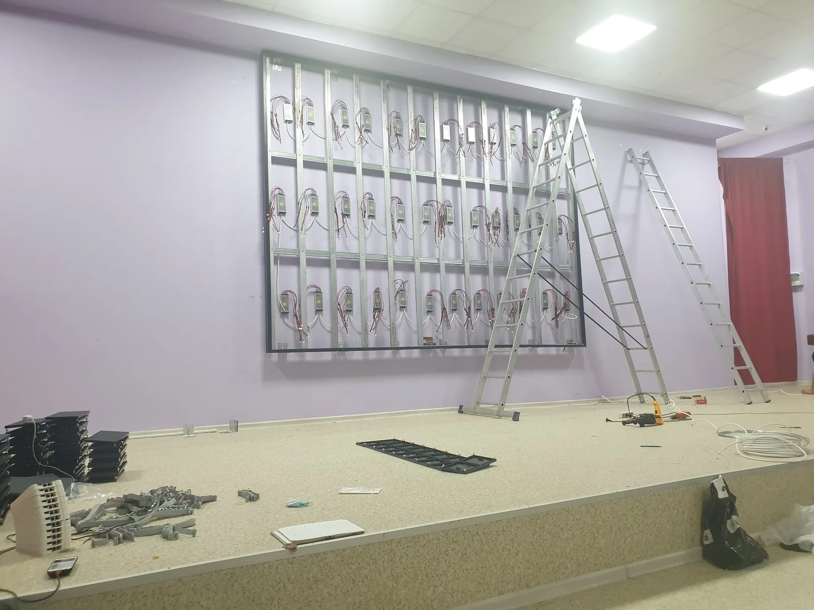 LED экран в школе-гимназии №153 им. А. Розыбакиева