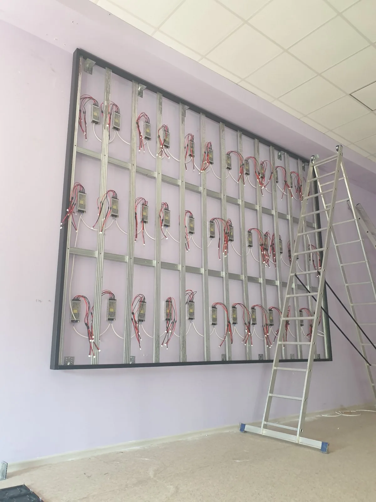 LED экран в школе-гимназии №153 им. А. Розыбакиева