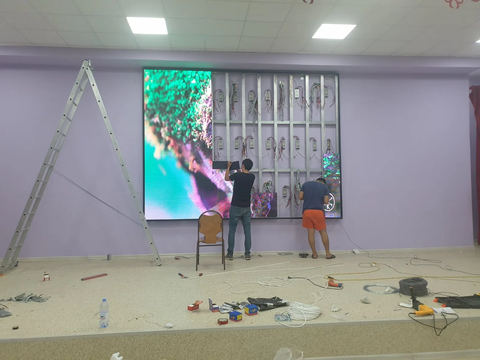 LED экран в школе-гимназии №153 им. А. Розыбакиева