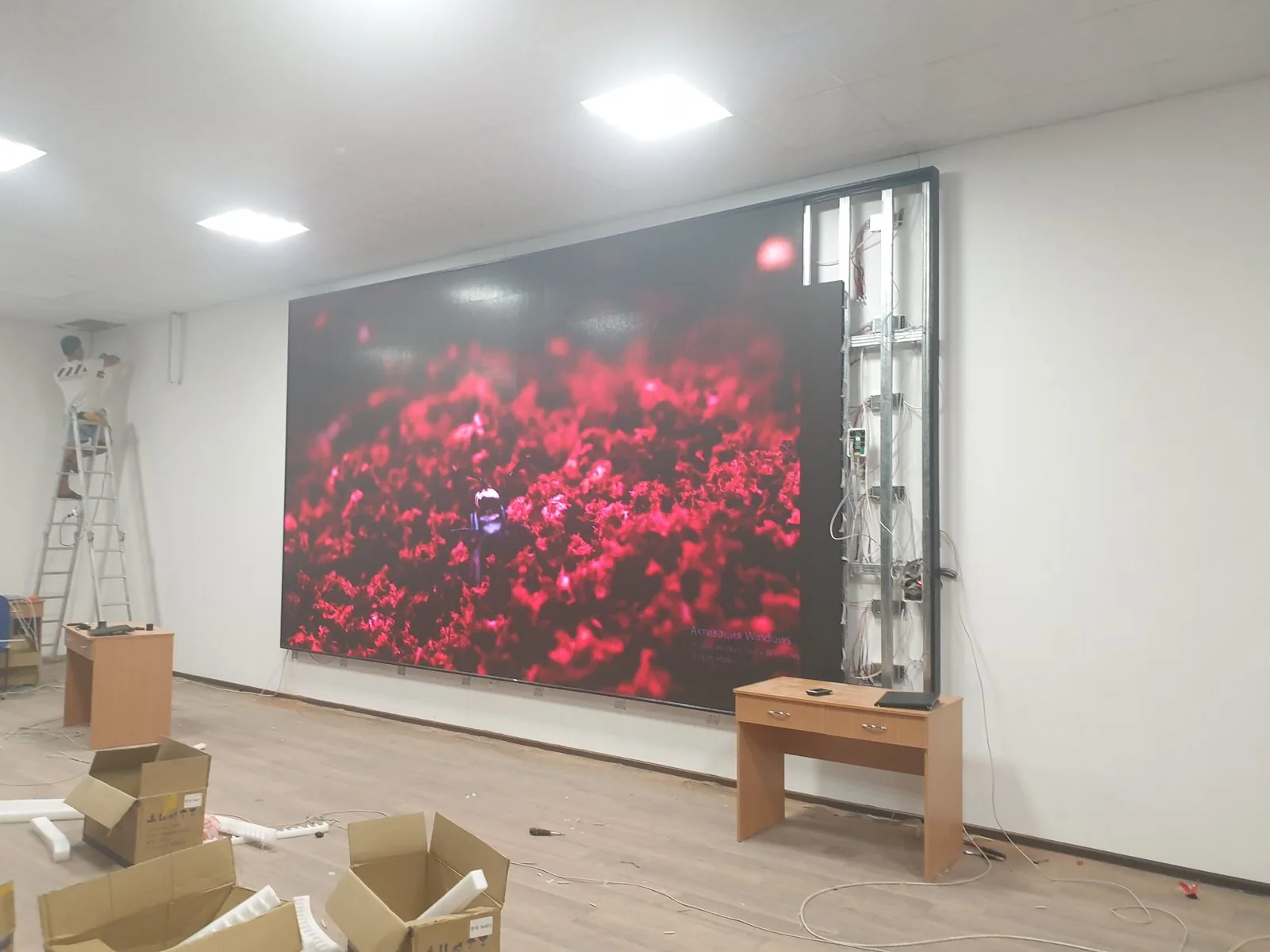 LED экран в школе, Караганда
