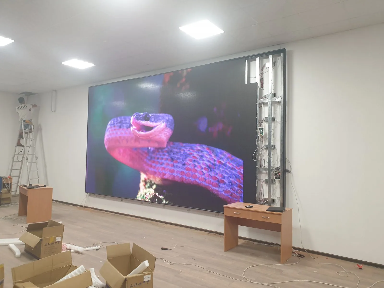 LED экран в школе, Караганда