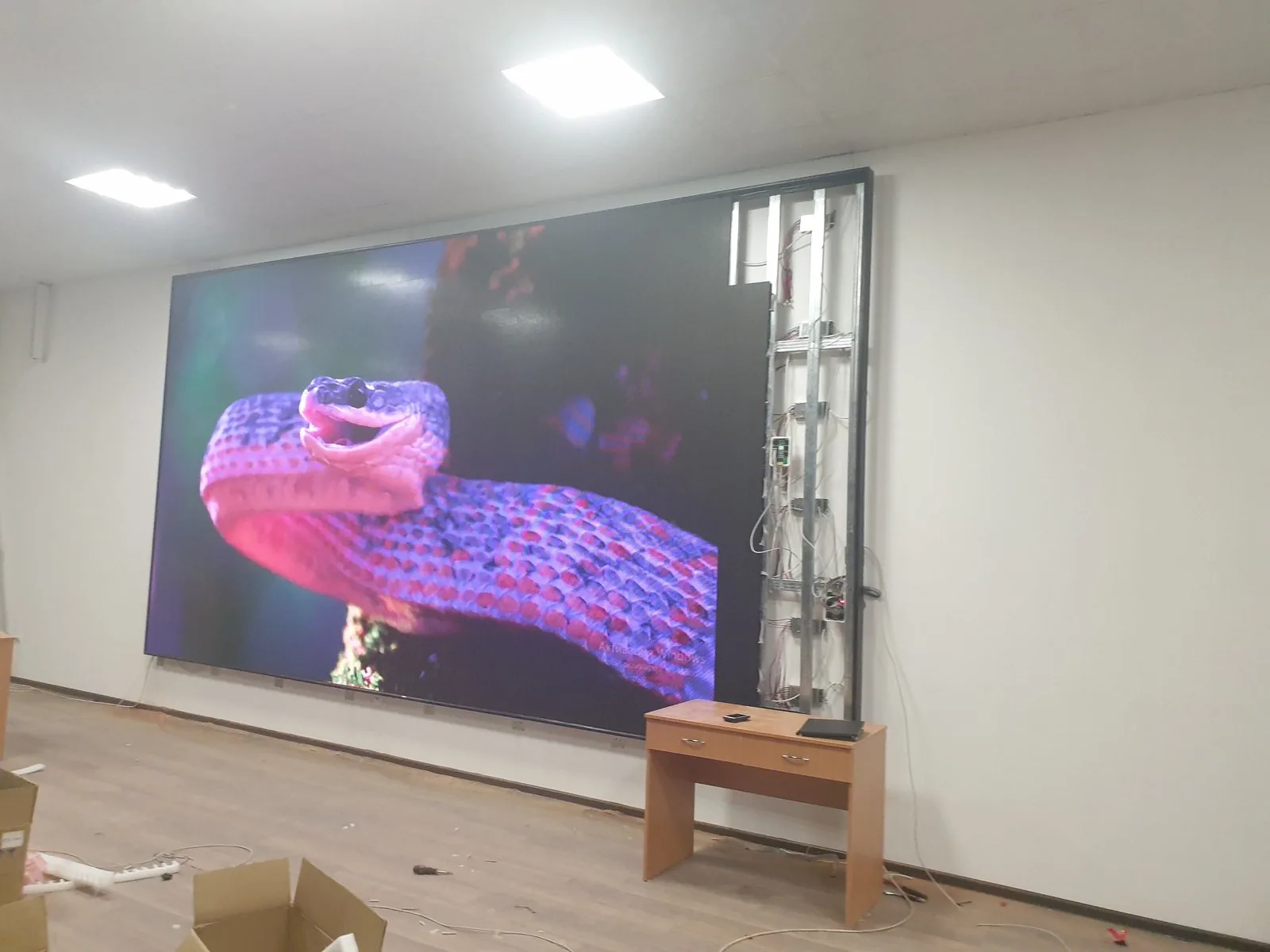 LED экран в школе, Караганда