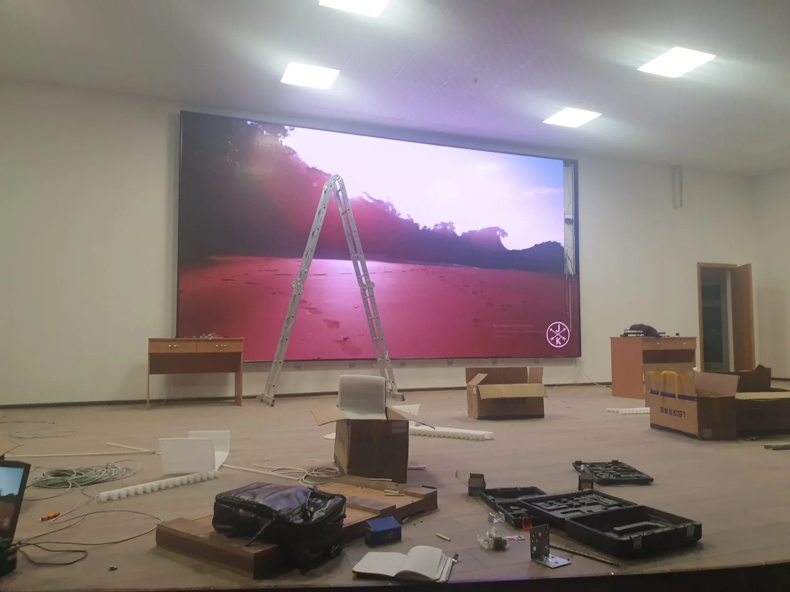 LED экран в школе, Караганда