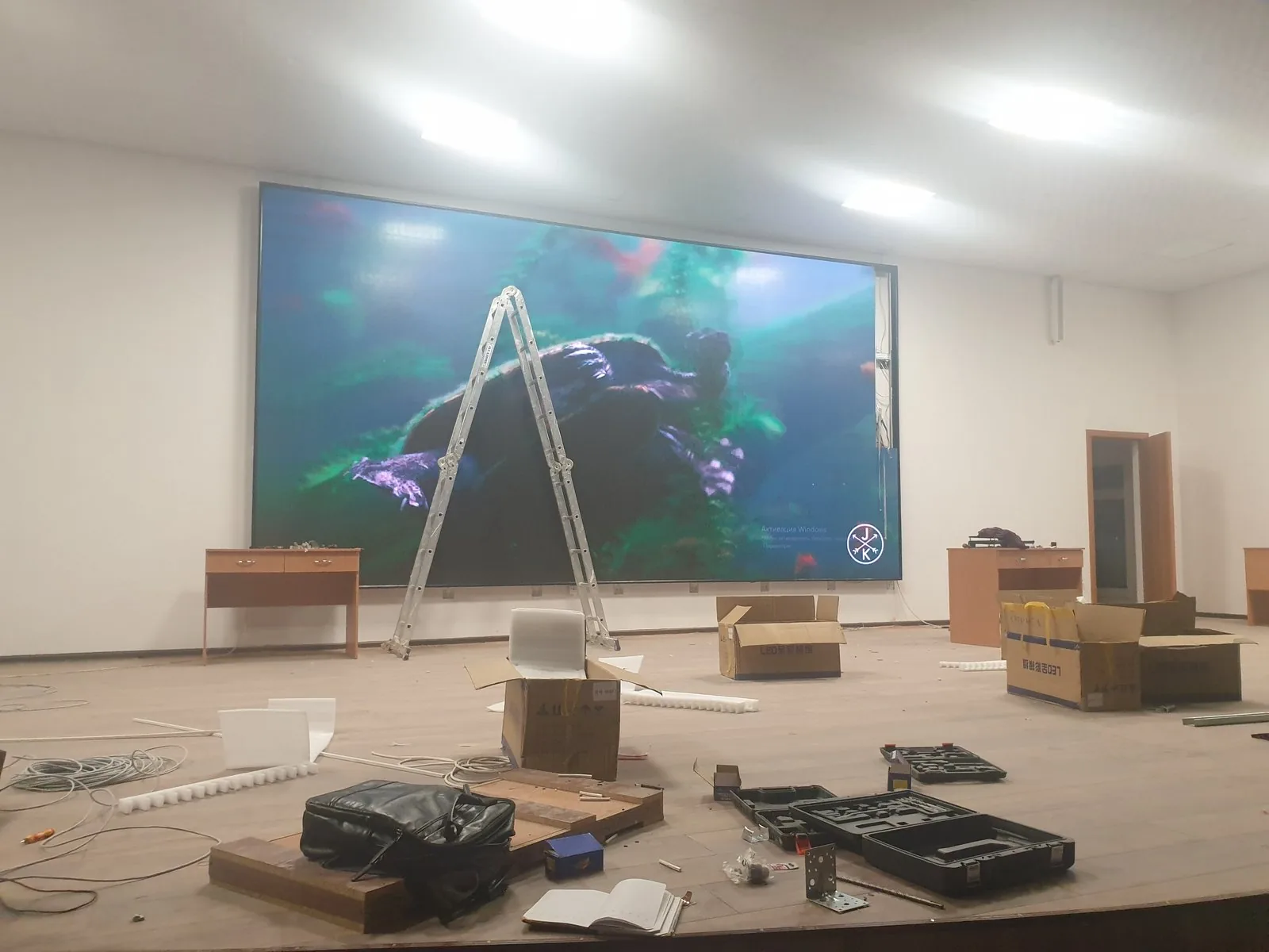 LED экран в школе, Караганда