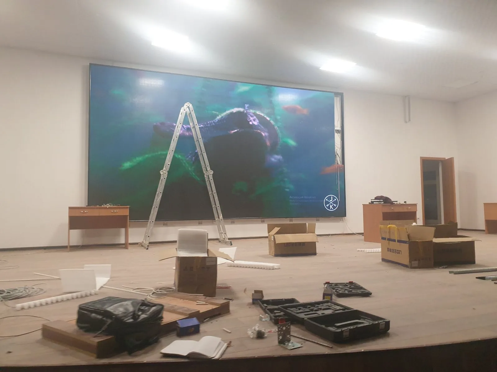 LED экран в школе, Караганда