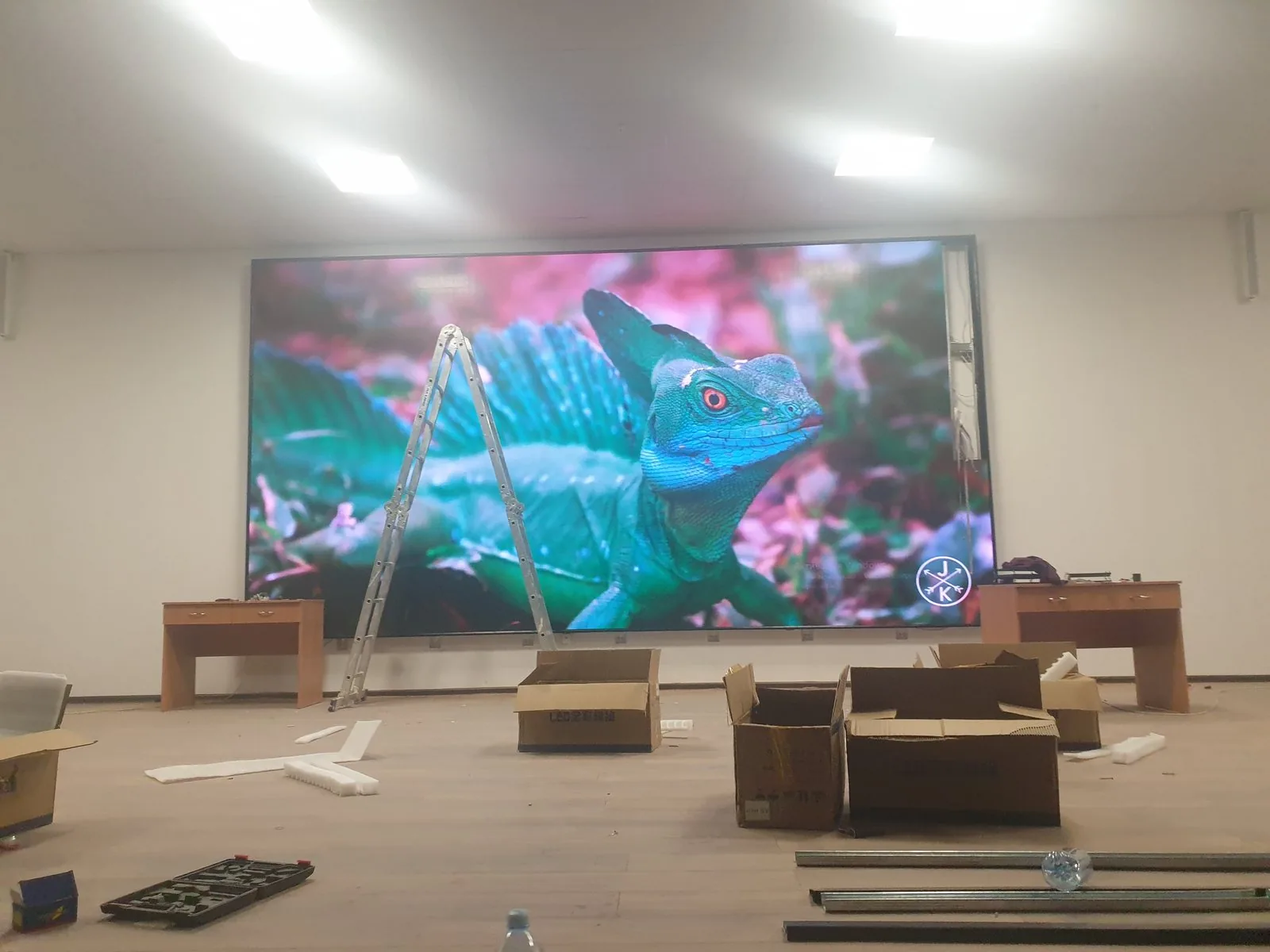 LED экран в школе, Караганда
