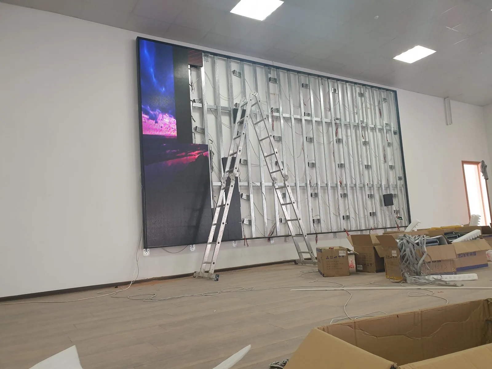 LED экран в школе, Караганда
