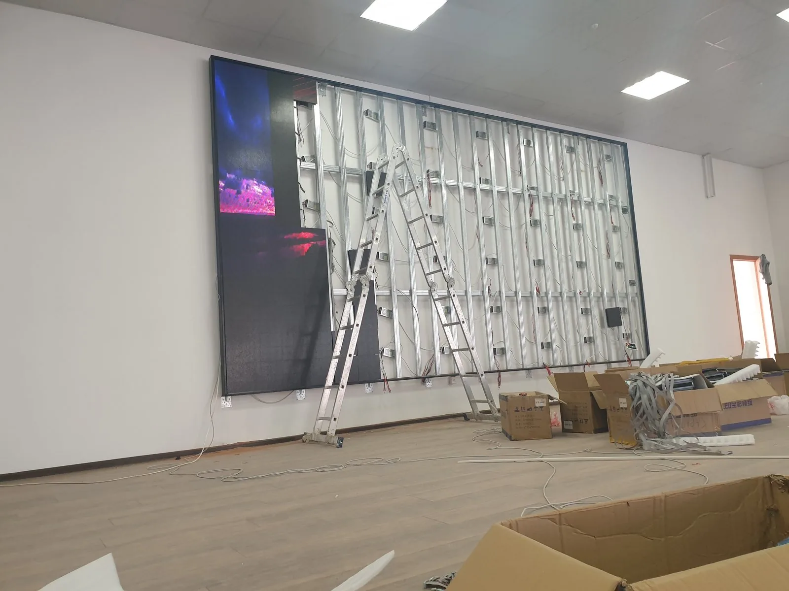LED экран в школе, Караганда