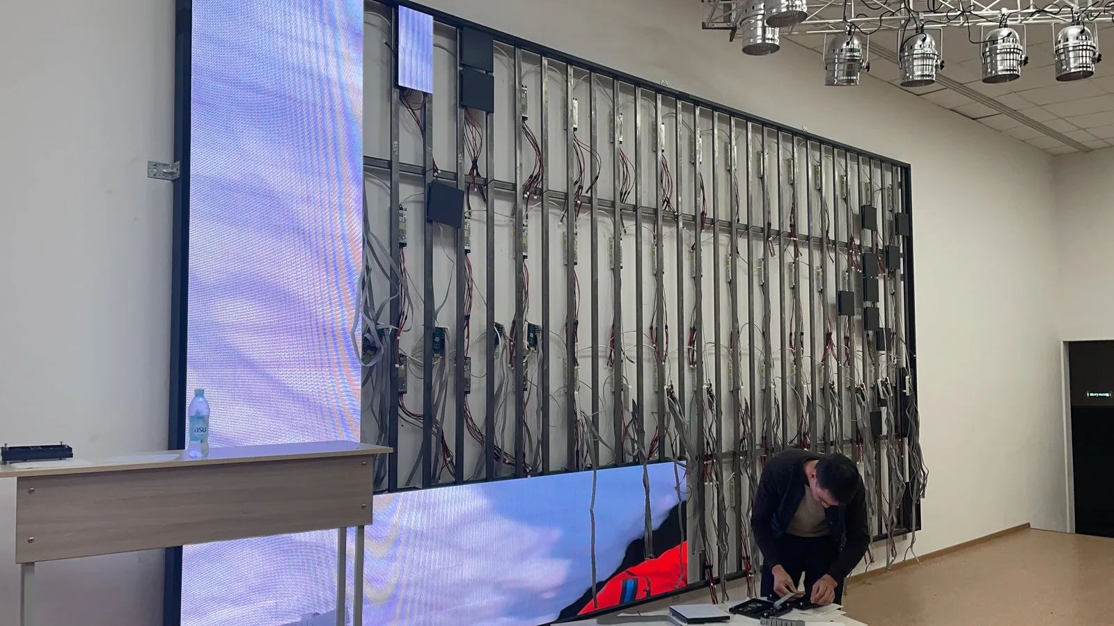 LED экран в школе, Талдыкорган